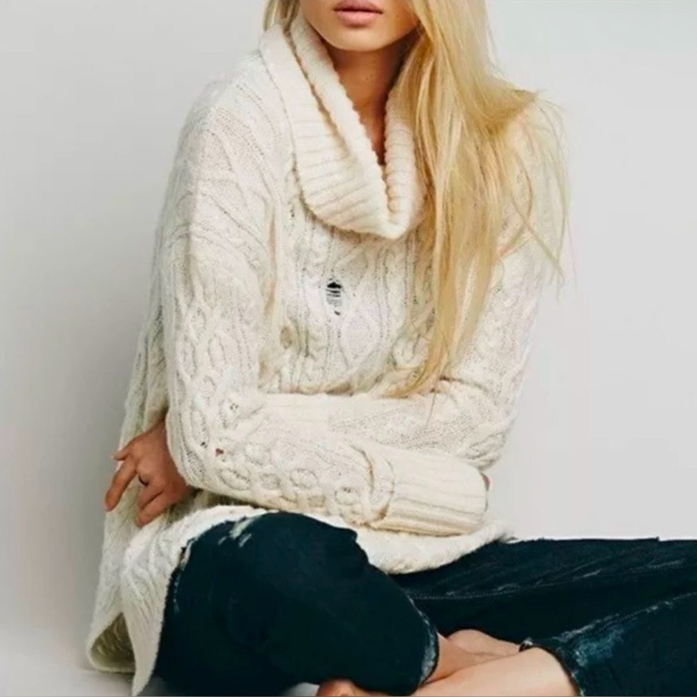Free people ivory distressed oversized cable knit turtleneck sweater small